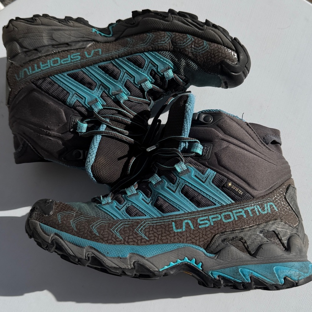 Sportiva Ultra Raptor II Mid GTX Hiking Shoes In Carbon/Topaz Sz-8 - Picture 13 of 15